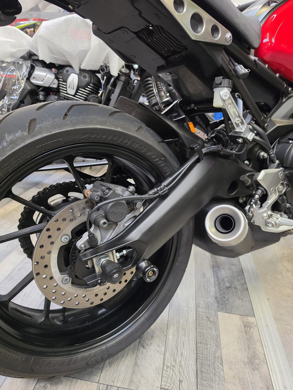 Yamaha XSR900 - Red