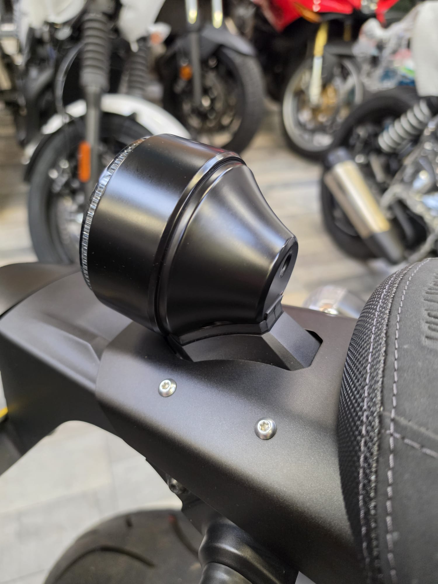Yamaha XSR900 - Red