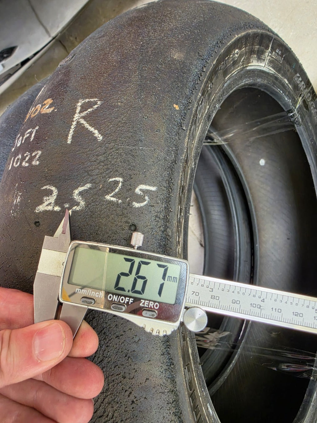 Bridgestone Racing Battlax V02, soft- perfect for track days or racing
