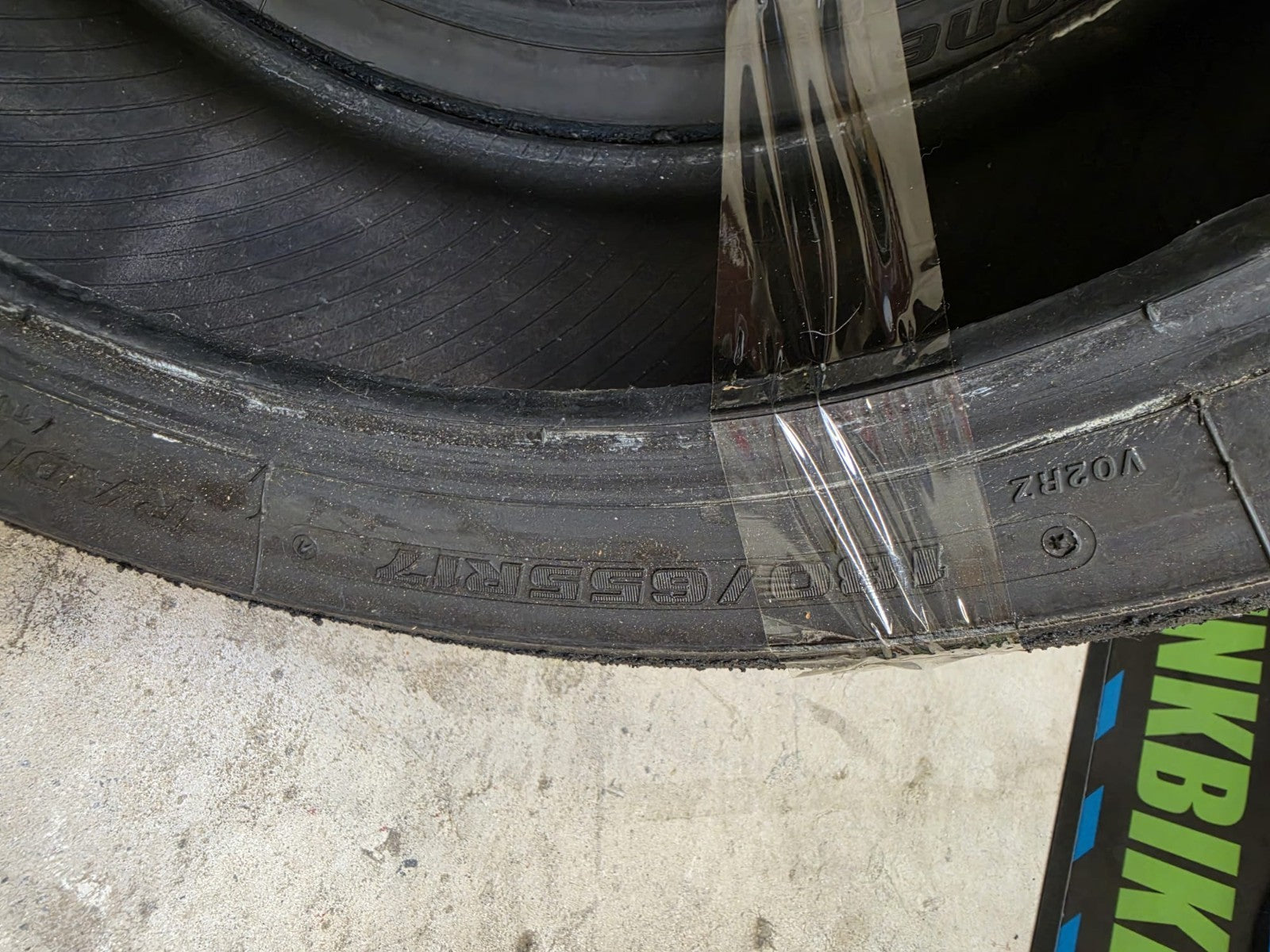 Bridgestone Racing Battlax V02, soft- perfect for track days or racing