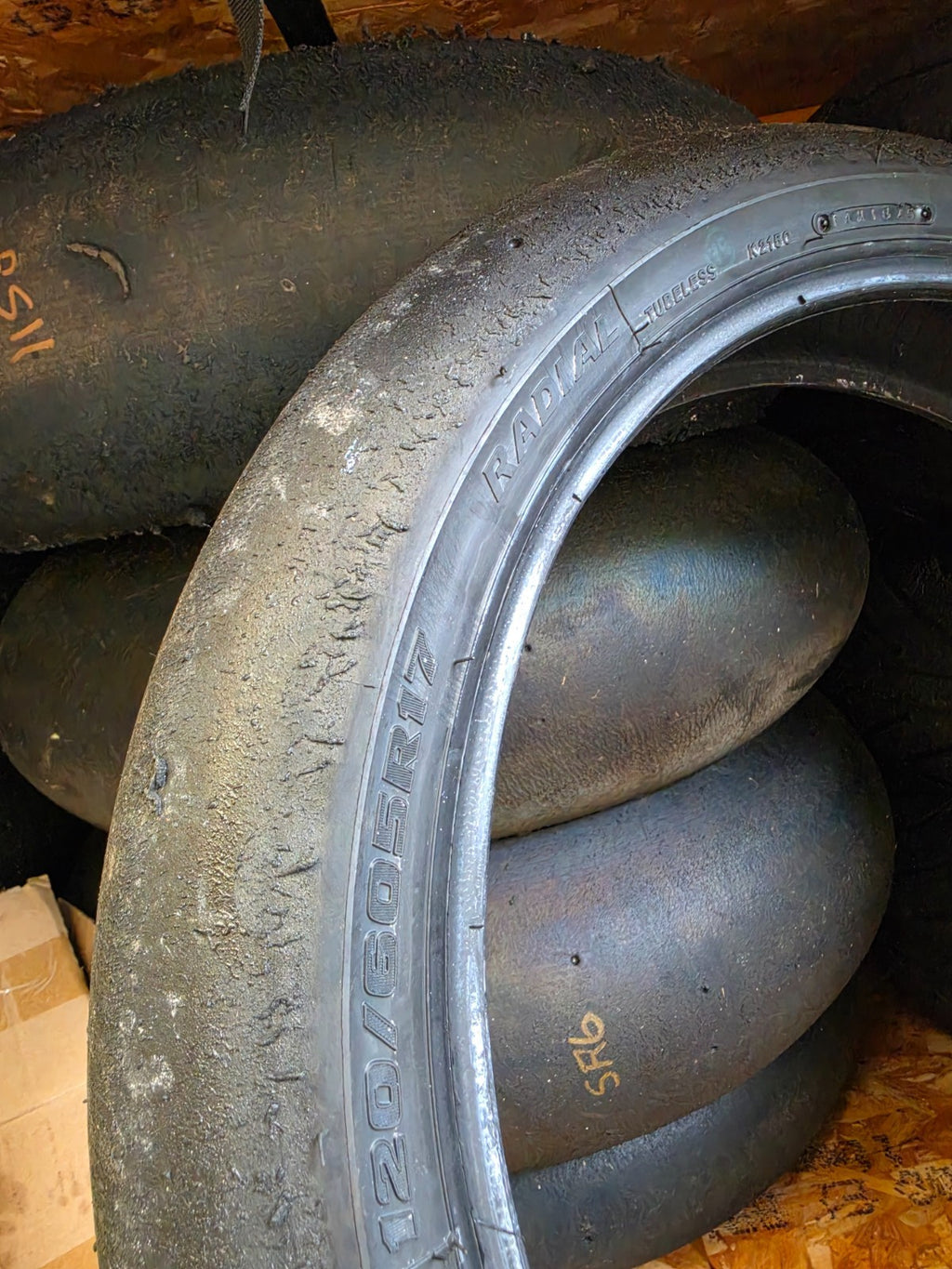 Bridgestone Battlax Racing V02 Front Racing Slick – 120 605 R17 – Soft Compound