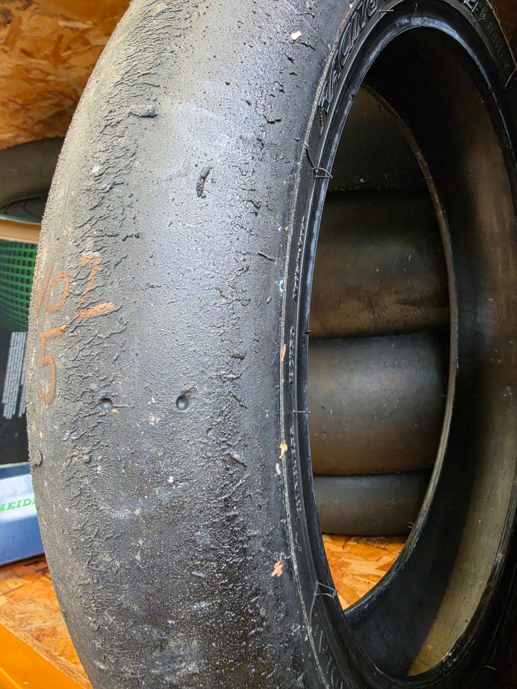 Bridgestone Battlax Racing V02 Front Racing Slick – 120 605 R17 – Soft Compound