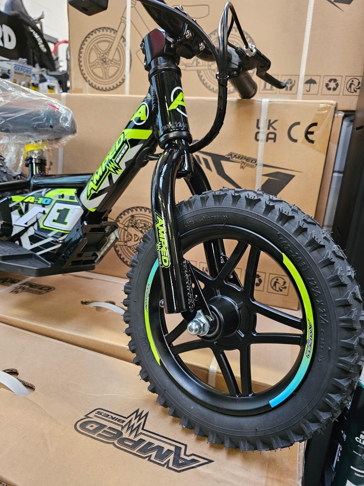 Amped A10 Black 150w 18v Electric Kids Age 3+ Balance Bike Black Yellow New 2025