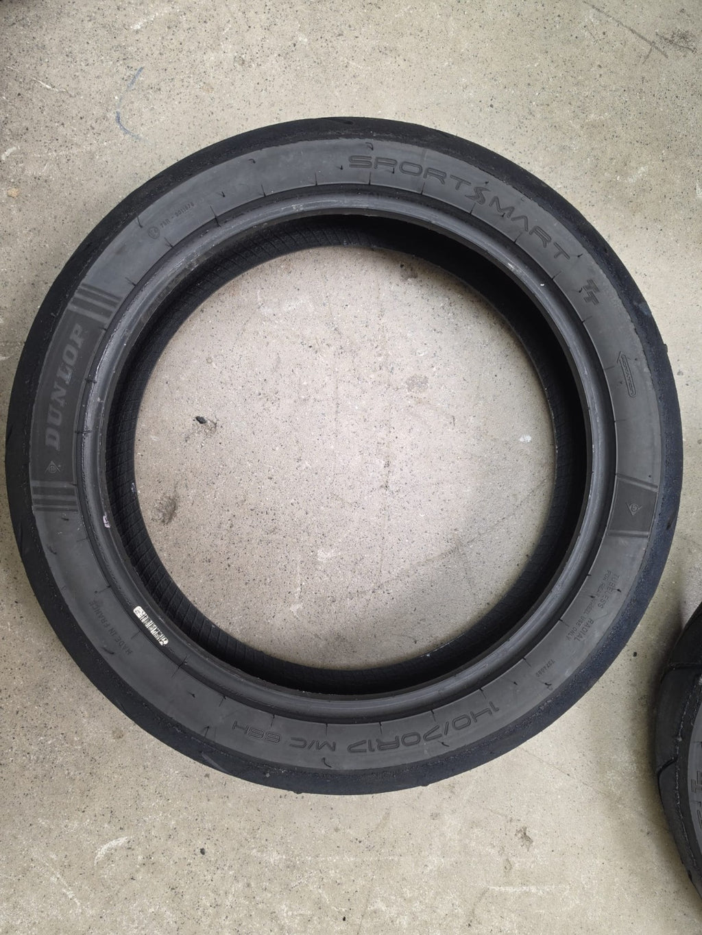 Dunlop SportSmart TT- grade A tyres