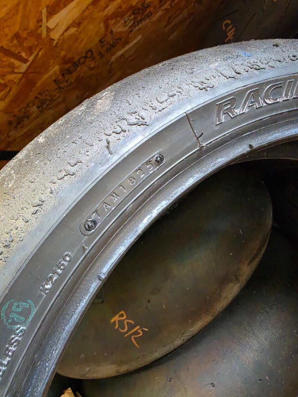 Bridgestone Battlax Racing V02 Front Racing Slick – 120 605 R17 – Soft Compound