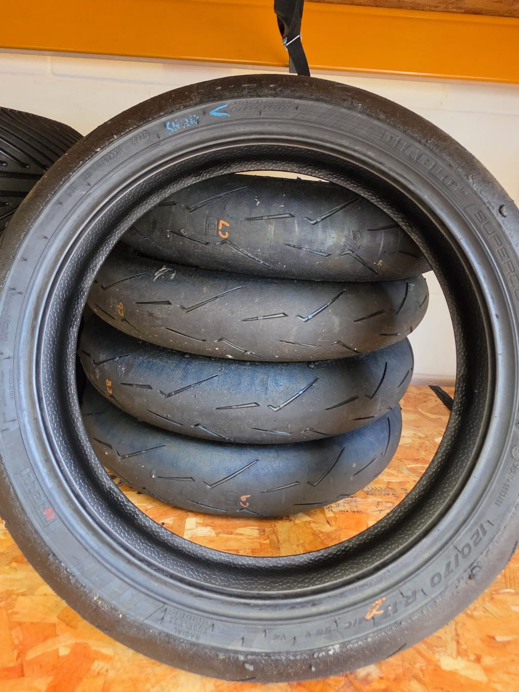 Pirelli Diablo Supercorsa SC1 V4 120/70-17 Grade A worn front BSB scrub tyre
