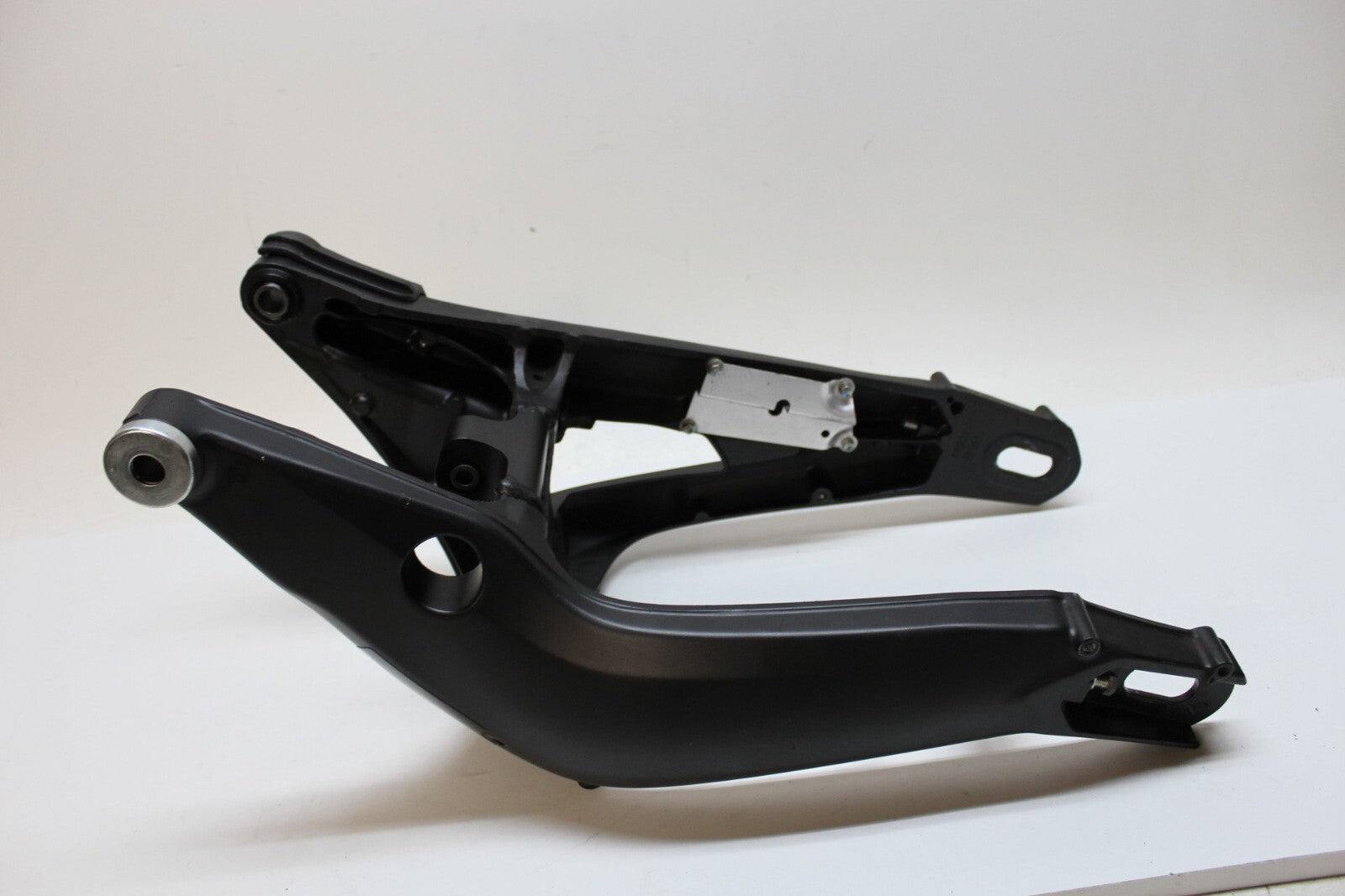Brand New Genuine Yamaha XSR900 2016 Rear Swing Arm - B90-22110-00 OEM