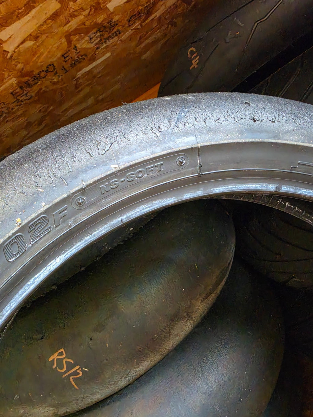 Bridgestone Battlax Racing V02 Front Racing Slick – 120 605 R17 – Soft Compound