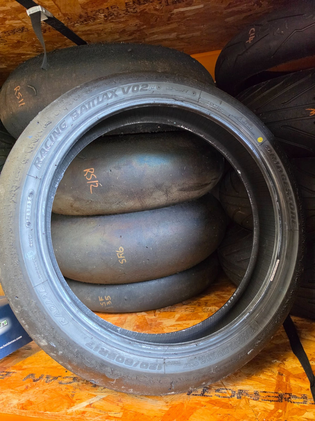 Bridgestone Battlax Racing V02 Front Racing Slick – 120 605 R17 – Soft Compound