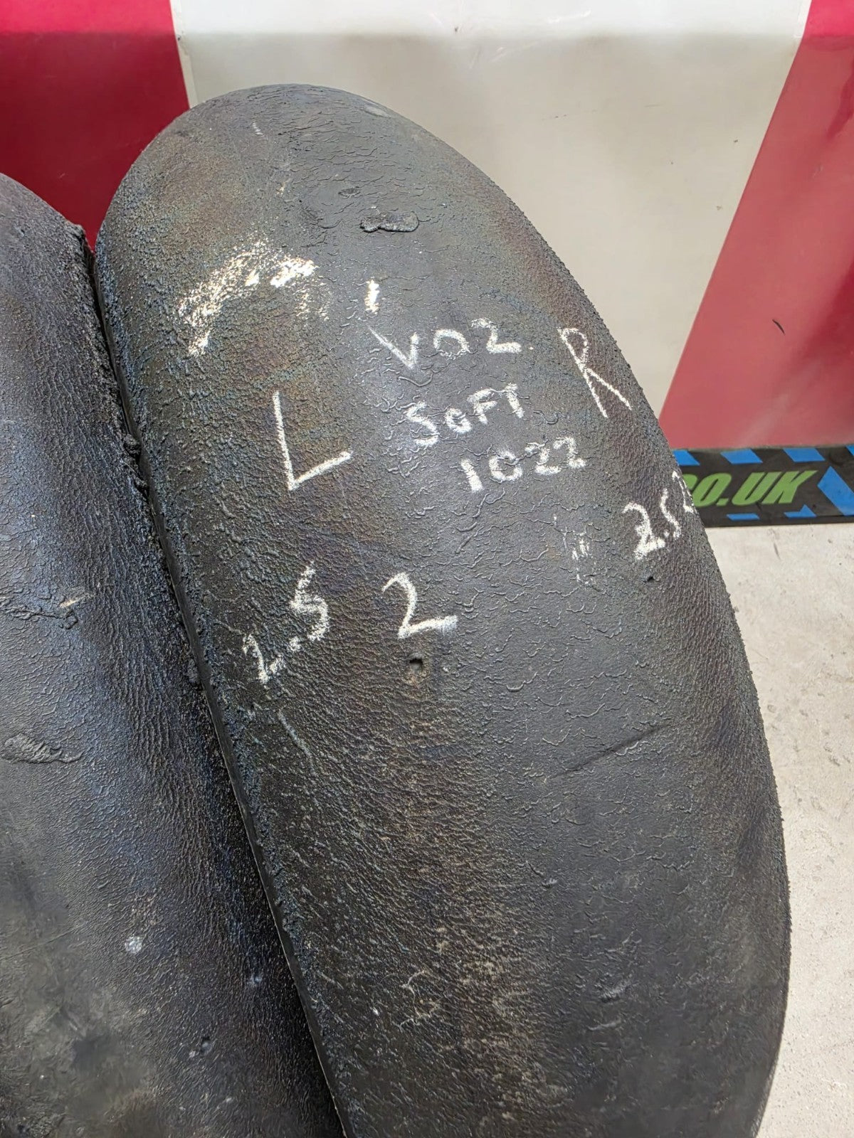 Bridgestone Racing Battlax V02, soft- perfect for track days or racing