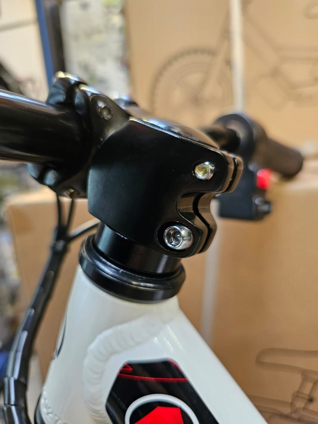 Amped A10 Black 150w 18v Electric Kids Age 3+ Balance Bike - White Red New 2025