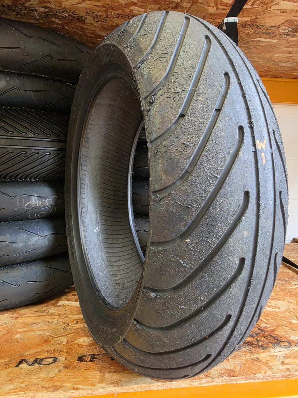 Pirelli Diablo Wet 200/60-17 part worn front BSB scrub tyre