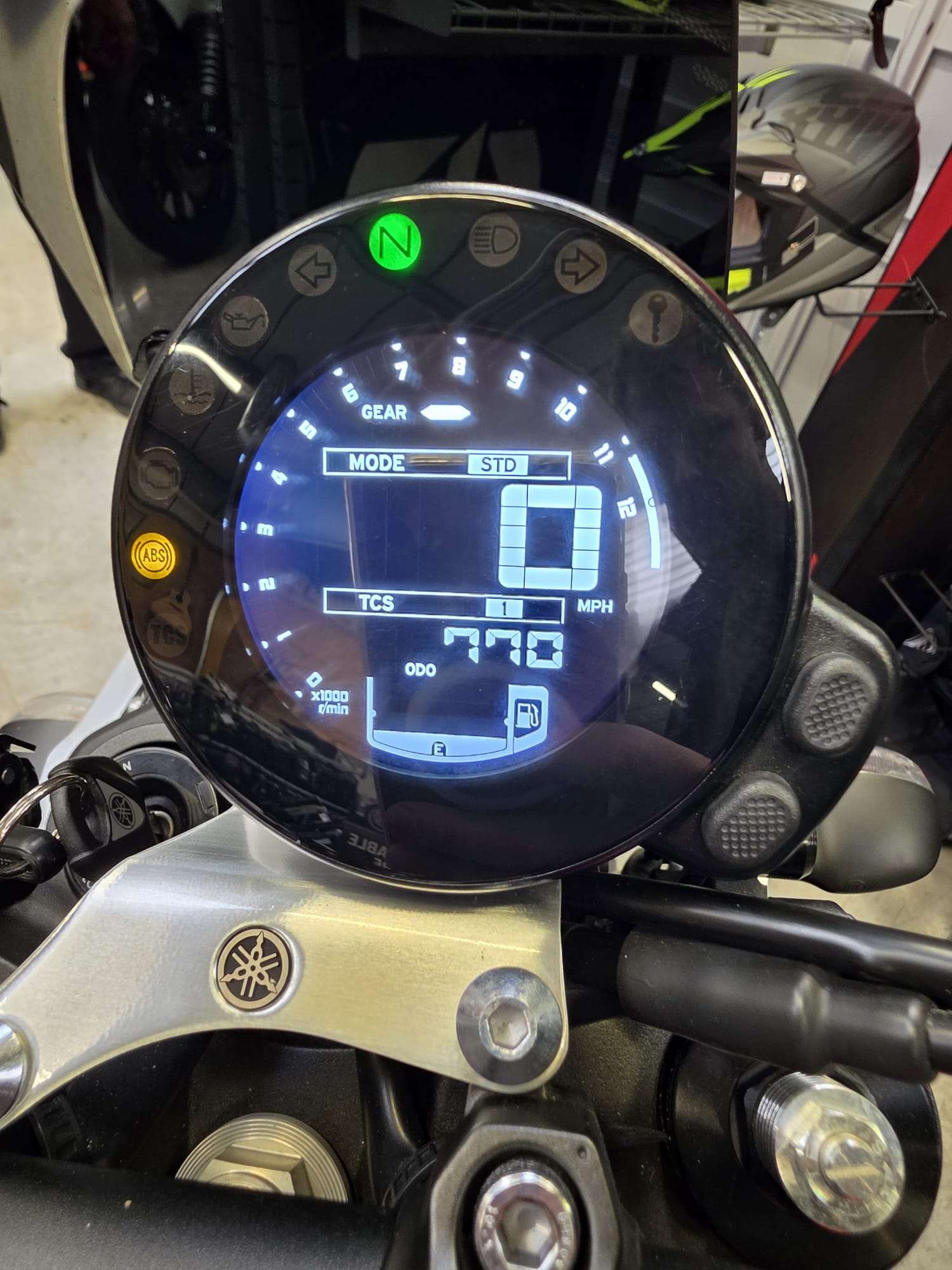 Yamaha XSR900 - Red