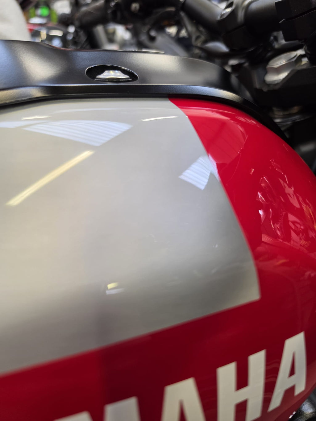 Yamaha XSR900 - Red