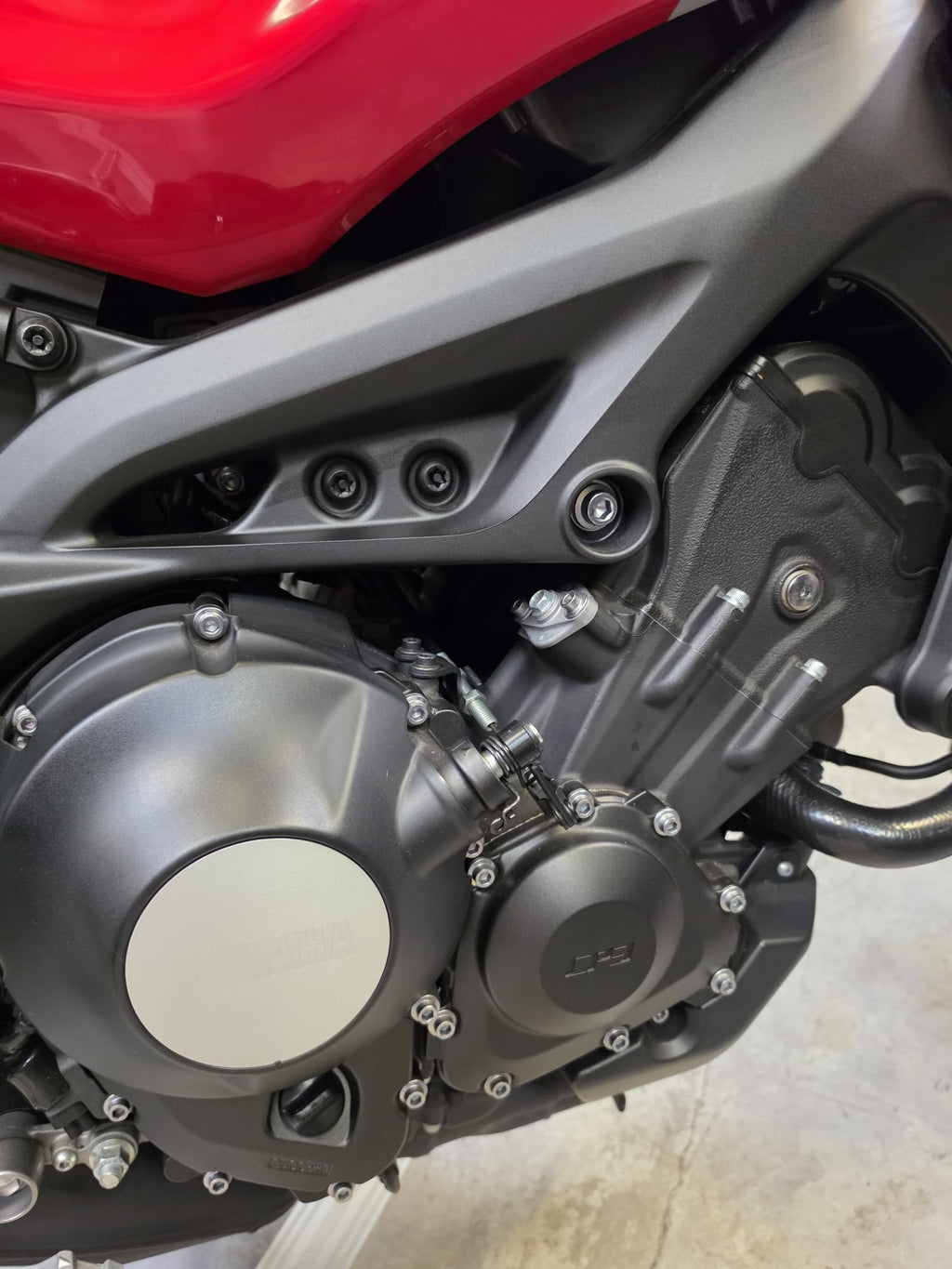 Yamaha XSR900 - Red