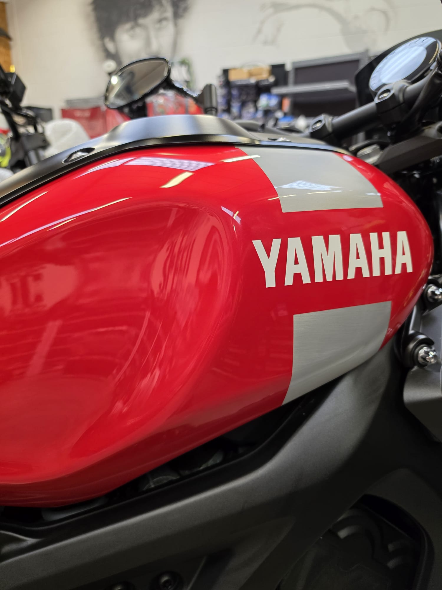 Yamaha XSR900 - Red
